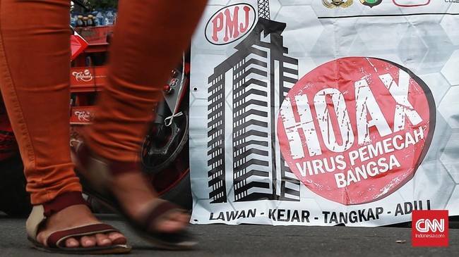 SS ditangkap polisi karena kedapatan menyebar berita bohong dalam bentuk video yang menginformasikan kerusuhan di depan Gedung. Mahkamah Konstitusi.