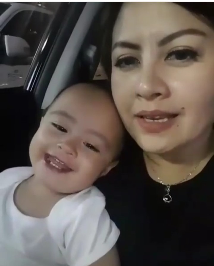 Foto-foto Ini Tunjukkan Cynthia Lamusu dan Putrinya Mirip 