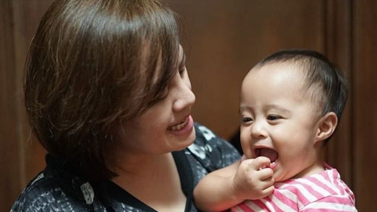 Cynthia Lamusu merasa putrinya layak dihukum supaya lebih disiplin. Simak deh Bun, lucunya tingkah Tatjana.