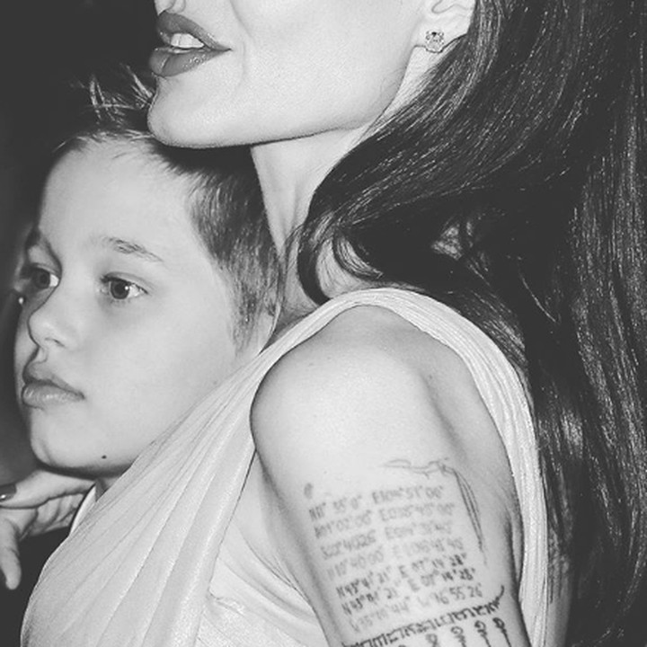 <p>Angelina Jolie dan Shiloh juga seperti adik kakak ya? (Foto: Instagram @angie.shi.jolie)</p>