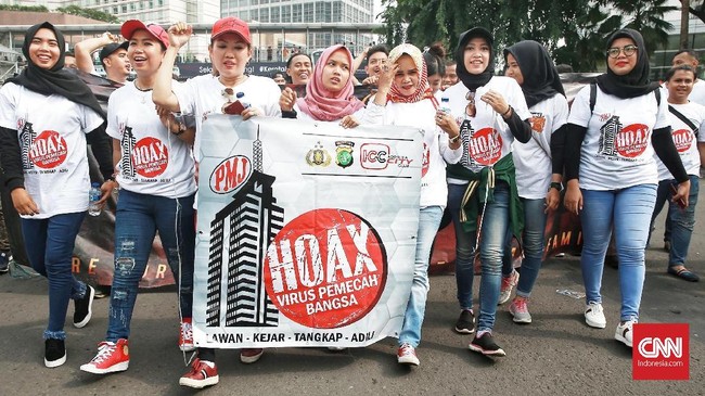 Kementerian Kominfo menyebut kalau hoaks yang beredar di masyarakat saat ini makin 'receh', namun heran mengapa masyarakat mudah percaya.