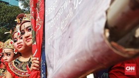 FOTO: Liuk Tari Bali di Tengah Car Free Day