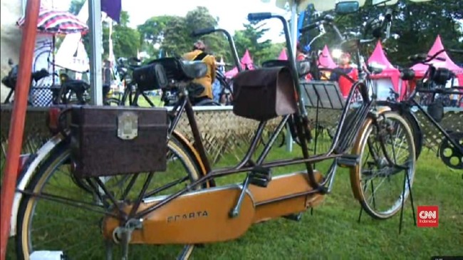 Pemerintah Belanda yang terus menggalakkan rakyatnya agar menggunakan sepeda sebagai kendaraan alternatif untuk mengurangi kemacetan pada jam-jam sibuk.