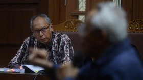 Fredrich Serahkan Berkas Medis Setnov di Rumah Bimanesh