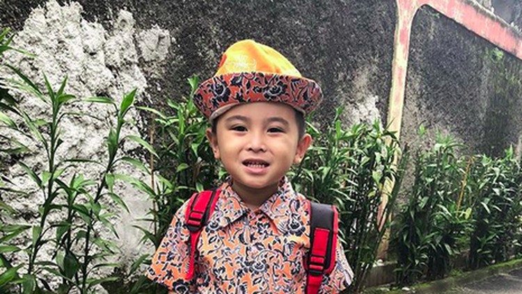 Anak Daus Mini, Ivander Haykal Firdaus berulang tahun. Demi kado ultah, sang ibunda rela keliling mal. So sweet!