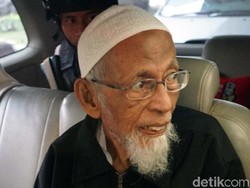 Perjalanan ke Ngruki, Abu Bakar Baasyir Dikawal Densus-BNPT