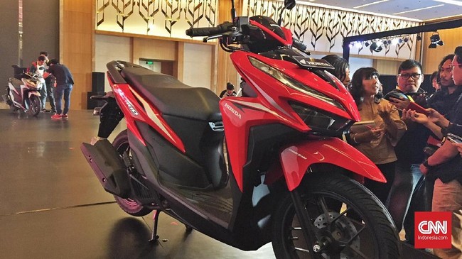 Vario 125 dan 150 tak lagi menggunakan starter engkol. Untuk menjaga kenyamanan berkendara, Honda menyediakan indikator di spidometer.