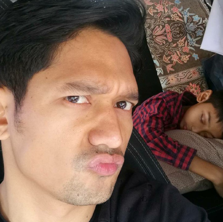 <p>Iseng banget ya Ayah Ibnu, Maula yang lagi tidur lelap diajak wefie. (Foto: Instagram/ @ibnujamilo)</p>