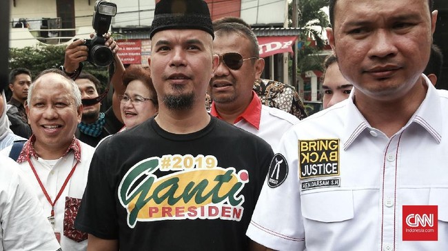 Kader Gerindra Ahmad Dhani menanggapi tuduhan Andi Arief yang menyebut PAN dan PKS menerima uang Rp500 miliar dari Sandiaga Uno.
