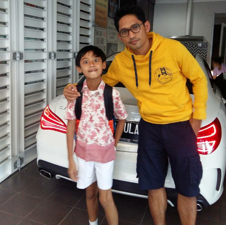 <p>Hmm, kayaknya si jagoan cilik mau diantar ayahnya sekolah nih. (Foto: Instagram/ @ibnujamilo)</p>