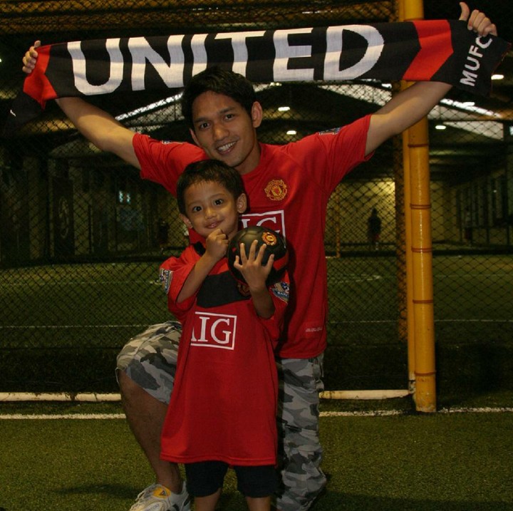 <p>Throwback saat Maula masih balita. Dari kecil Maula udah hobi sepakbola. Gemas! (Foto: Instagram/ @maulajamilo11)</p>