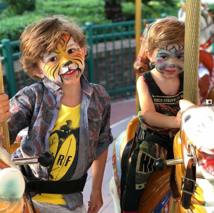 Nih, lihat, Bun, kompak face painting, lucu ya. (Foto: Instagram/chasemaggiore)