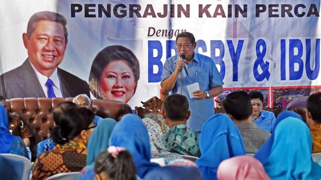 Mantan Presiden Susilo Bambang Yudhoyono merespons pernyataan Jokowi yang menyalahkan kebijakan subsidi harga BBM yang diterapkan pada periode SBY.