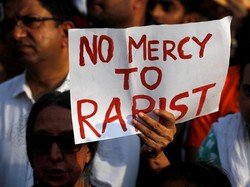 Biadab! ABG 16 Tahun Diperkosa Ratusan Pria di India