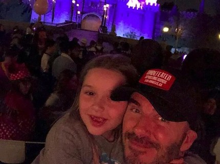 So Sweet! Saat David Beckham Memotong Rambut si Kecil Harper