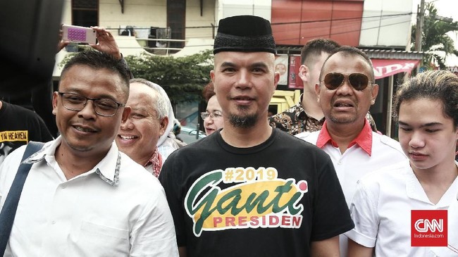 Aksi deklarasi #2019GantiPresiden mendapat penolakan dari kelompok masyarakat yang tak ingin kegiatan tersebut digelar di Surabaya, Jawa Timur.