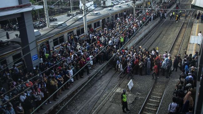 Pihak KRL Minta Maaf soal Penerapan Tiket Kertas