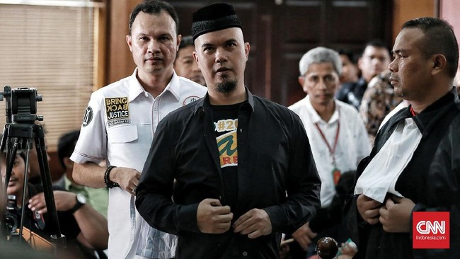 Ahmad Dhanid didakwa dengan pasal Pasal 45A ayat (2) juncto Pasal 28 ayat 2 Undang-undang Nomor 19 Tahun 2016 tentang ITE juncto Pasal 55 ayat (1) ke-1 KUHP.