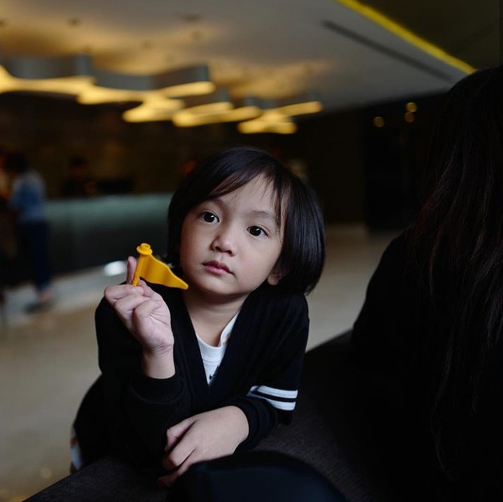 <p>Ini ekspresi Saga saat akan meninggalkan Lego Land. Kayaknya Saga nggak mau pulang nih. (Foto: Instagram @sagaomarnagata)</p>