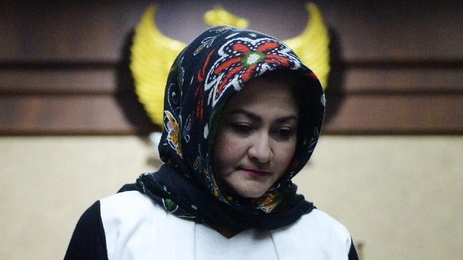 Istri terdakwa Setya Novanto, Deisti Astriani Tagor setia mendampingi suaminya mendengarkan vonis hakim Tipikor KK terkait korupsi pengadaan e-KTP.