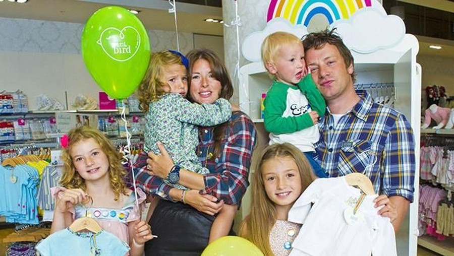 Momen Favorit Istri Jamie Oliver Saat Menjadi Ibu