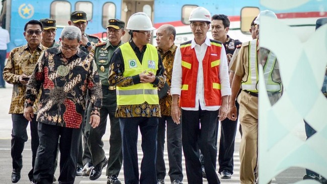Presiden Jokowi akan meresmikan pengembangan Lanud Wirasaba, Purbalingga, menjadi Bandara Jenderal besar Soedirman yang bisa didarati pesawat yang lebih besar.