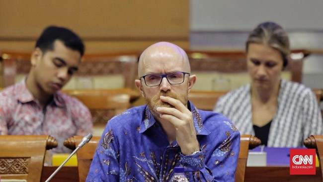 Komisi I DPR menilai Facebook tak melakukan upaya apapun untuk melindungi data pengguna.