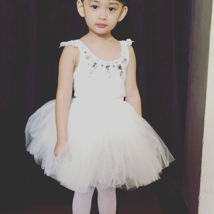 Miya makin menggemaskan dengan rok tutu. (Foto: Instagram/shelomitadiah)
