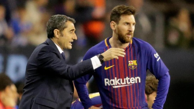 Bintang Barcelona Lionel Messi ternyata pernah mencetak gol dengan menggunakan tangan di kompetisi Liga Spanyol musim 2006/2007 saat menghadapi Espanyol.