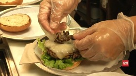 VIDEO: Menu Eksotis Burger Tarantula di Amerika