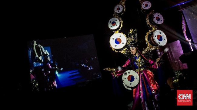 Intan Ayundavira ikut meramaikan Jember Fashion Carnaval (JFC) sejak awal berdiri hingga tahun ini di gelarannya yang ke-17 tahun.