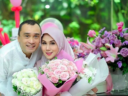20 Tahun Nikah, Marini Zumarnis dan Suami Makin Hari Makin Mesra
