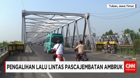 PASCA JEMBATAN PENGHUBUNG LAMONGAN-TUBAN AMBRUK