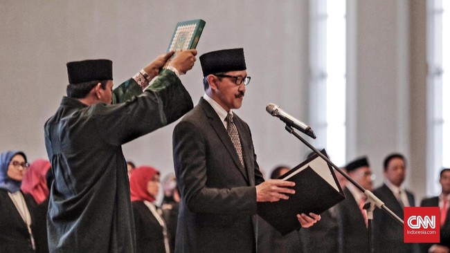 Jabatan yang diemban Dody Budi Waluyo sebelumnya diduduki Perry Warjiyo yang juga akan dilantik menjadi Gubernur BI oleh Mahkamah Agung pada Mei mendatang.