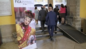 Tari Topeng Betawi di Festival Budaya Meksiko