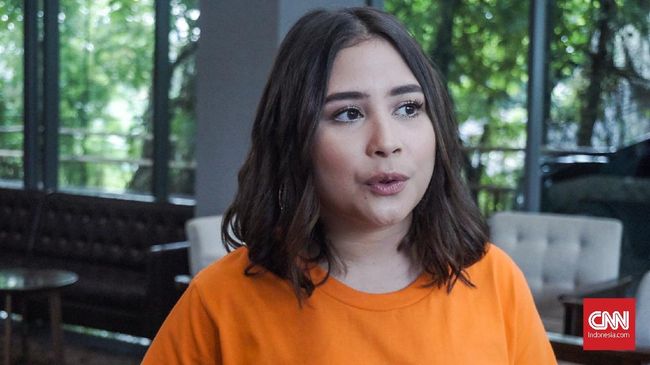 Aktris Prilly Latuconsina bisa membeli klub bola Persikota Tangerang. Berikut 8 pohon duitnya.