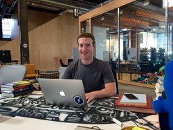 Solider Anak Buah, Mark Zuckerberg Kerja dari Rumah