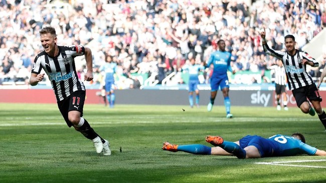 Matt Ritchie mengaku tak melihat kehadiran Pierre Emerick Aubameyang sehingga ia tak sengaja mengabaikan uluran tangan bintang Arsenal tersebut.