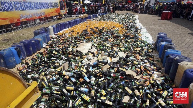 Dari 180 orang yang ditangkap, 15 orang diantaranya ditetapkan sebagai tersangka. Polisi  juga menyita 39.834 miras berbagai kemasan dalam operasi di Jadetabek.