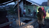 FOTO: Lindu Banjarnegara, Pilu Ribuan Warga Kabupaten Banjarnegara, Jawa Tengah diguncang gempa 4,4 skala ricther, Rabu (18/4) kemarin. Sampai hari ini, setidaknya sudah terjadi lima kali gempa susulan.