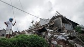 FOTO: Lindu Banjarnegara, Pilu Ribuan Warga Kabupaten Banjarnegara, Jawa Tengah diguncang gempa 4,4 skala ricther, Rabu (18/4) kemarin. Sampai hari ini, setidaknya sudah terjadi lima kali gempa susulan.