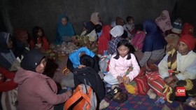 VIDEO: Ratusan Warga Mengungsi Akibat Gempa Banjarnegara