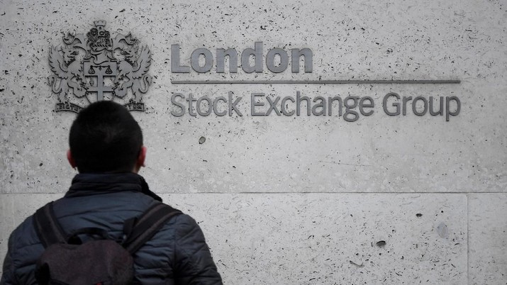 FILE PHOTO: The London Stock Exchange Group offices are seen in the City of London, Britain, December 29, 2017. REUTERS/Toby Melville/File Photo