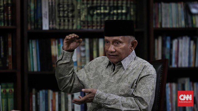 Amien Rais menganggap Gatot Nurmantyo luar biasa, namun dia tetap memprediksi Pilpres 2019 kembali mempertontonkan pertarungan Jokowi lawan Prabowo.