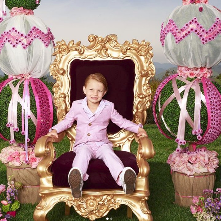 <p>Di sini Ace tampak seperti pangeran ya, Bun. (Foto: Instagram @jessicasimpson)</p>