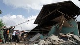 FOTO: Lindu Banjarnegara, Pilu Ribuan Warga Kabupaten Banjarnegara, Jawa Tengah diguncang gempa 4,4 skala ricther, Rabu (18/4) kemarin. Sampai hari ini, setidaknya sudah terjadi lima kali gempa susulan.