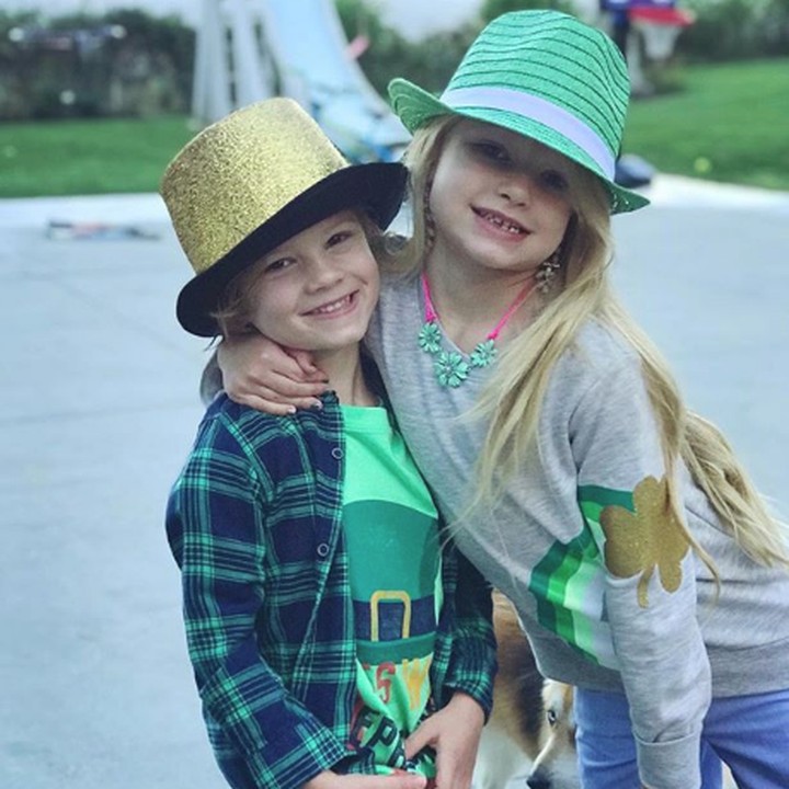 <p>Matching nih busananya dengan sang kakak. (Foto: Instagram @jessicasimpson)</p>