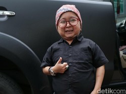 Daus Mini Bangga Komeng Wakili Aspirasi Orang Kecil
