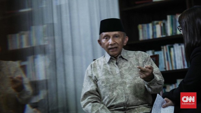 PAN menyatakan Amien Rais tak mau menemui Jokowi Istana demi menghindari pihak lain suudzon dan lebih memilih pertemuan bernuansa kekeluargaan di kediamannya.