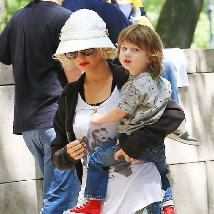 <p>Perkenalkan ini Max Liron Bratman, anak pertama Christina. (Foto: Instagram @christina.aguilera_world)</p>